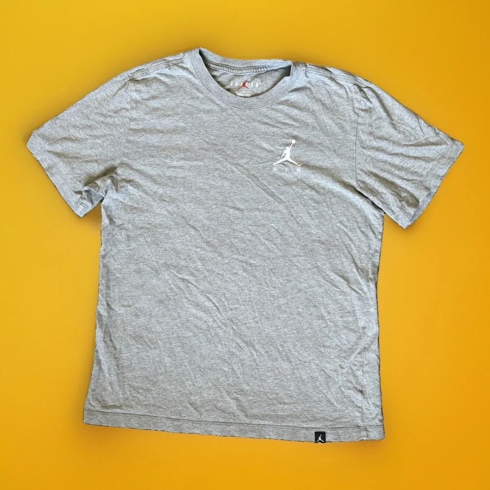 Air Jordan Embroidered Jumpman Logo T-shirt Gray DA6799-091 Men's Medium Muscle